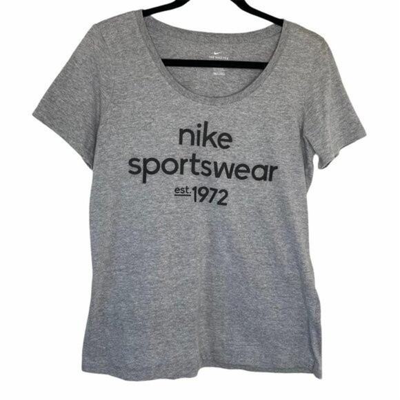 Nike Gray Athletic Cut The Nike Graphic Tee Medium - Picture 1 of 6